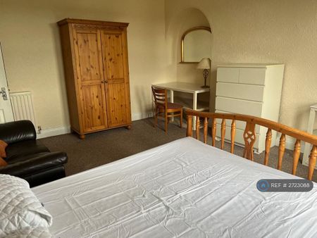 1 bedroom in a house share to rent - Photo 4