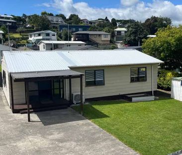 Sunny 3BR Home in Heart of Hairini! - Photo 4