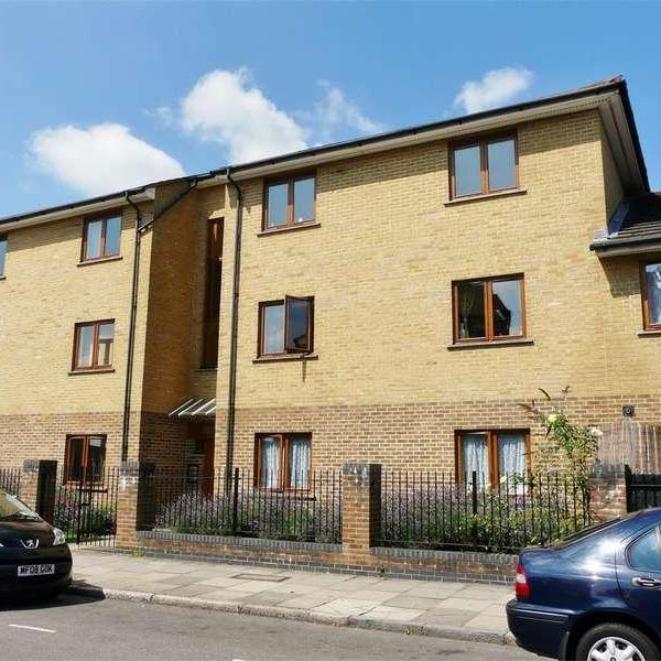 Hedgeland Court, Courtauld Road, Upper Holloway, N19 - Photo 1