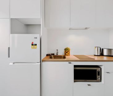 Signature Studio Apartment - Queen Bed - Photo 4