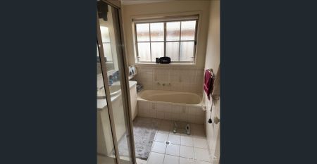 NEAT 2 BEDROOM TOWNHOUSE - Photo 4