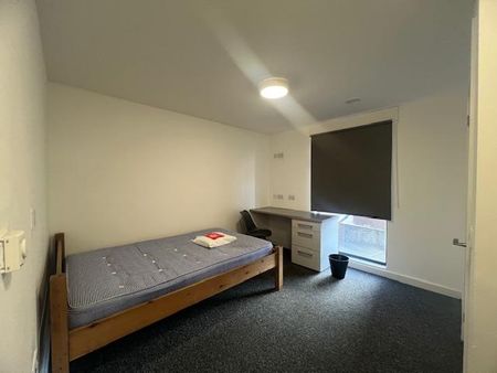 1 bedroom in a flat share to rent - Photo 5