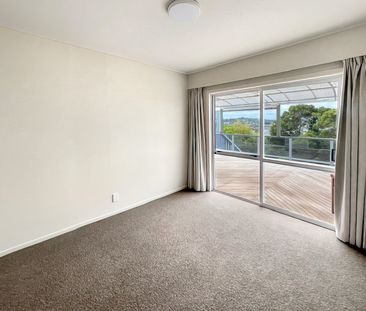 BIG AND BEAUTIFUL-JUST REDECORATED-CENTRAL STANMORE - Photo 1