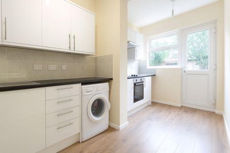 Studio to rent - Photo 2