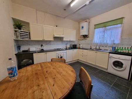 2 Bed Student Accommodation - Photo 3