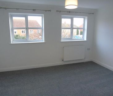 3 bedroom semi-detached house to rent - Photo 2