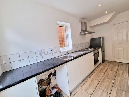 3 Bed End Terrace, Aylesbury Crescent, B44 - Photo 2