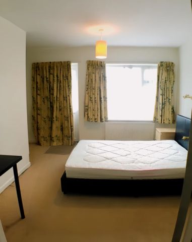 Entire Place·4B3B···Stoney Rd - Photo 5