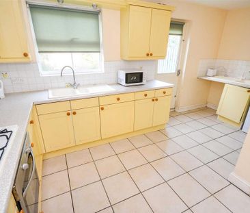 3 bedroom terraced house to rent - Photo 3