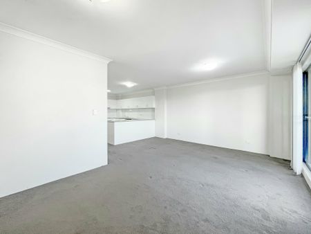 Spacious One Bedroom Apartment ! - Photo 3