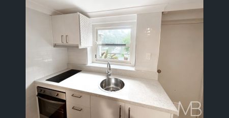 TRANQUIL WATERFRONT RETREAT WITH CAPTIVATING BAY VIEWS - Photo 5