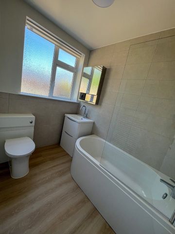 2 Bed Flat, Westover Road, BS9 - Photo 4