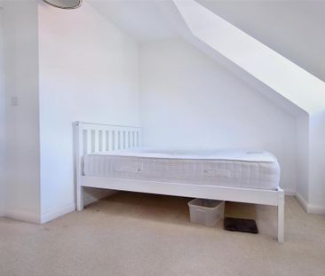 4 bedroom semi-detached house to rent - Photo 5