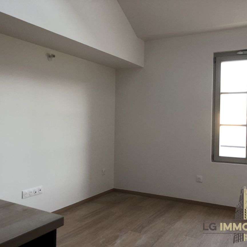 COMPIEGNE COMPIEGNE - TYPE 3 EN DUPLEX - Photo 1