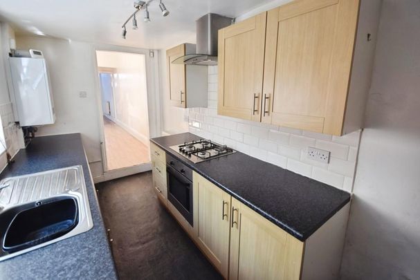 2 bedroom terraced house to rent - Photo 1