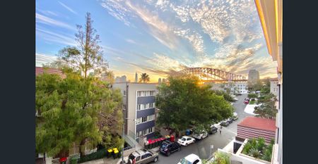 Renovated Art Deco Apartment, Separate Study in Boutique Building - Photo 2