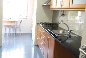 Cozy room with private bathroom in Lisbon Alvalade