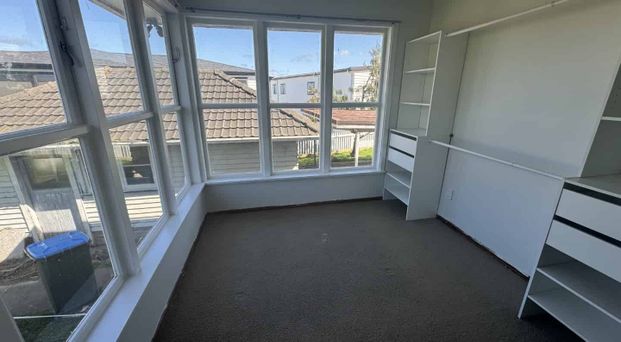 Family home Mt Roskill - Photo 1