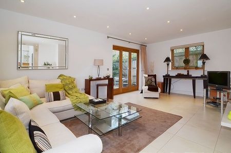 2 bedroom detached house to rent - Photo 2