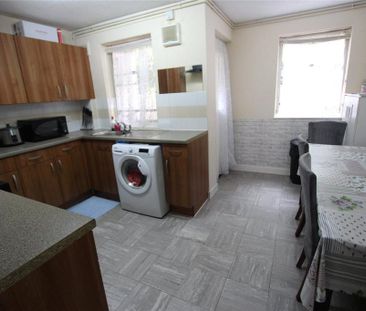 4 bedroom end of terrace house to rent - Photo 5