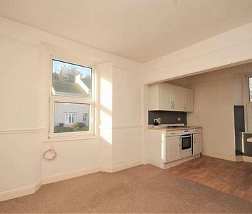 Abbey Road, Torquay - First Floor Flat, TQ2 - Photo 3