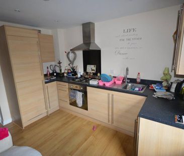 2 bedroom flat to rent - Photo 2