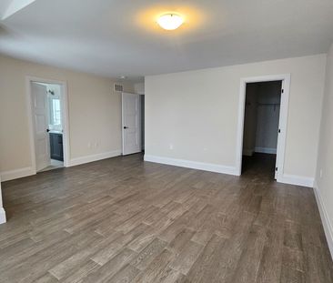 For Lease - 672 Lemay Grove, Peterborough, Ontario - Photo 4