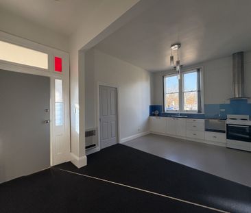 Live here in a perfect location! - Photo 6