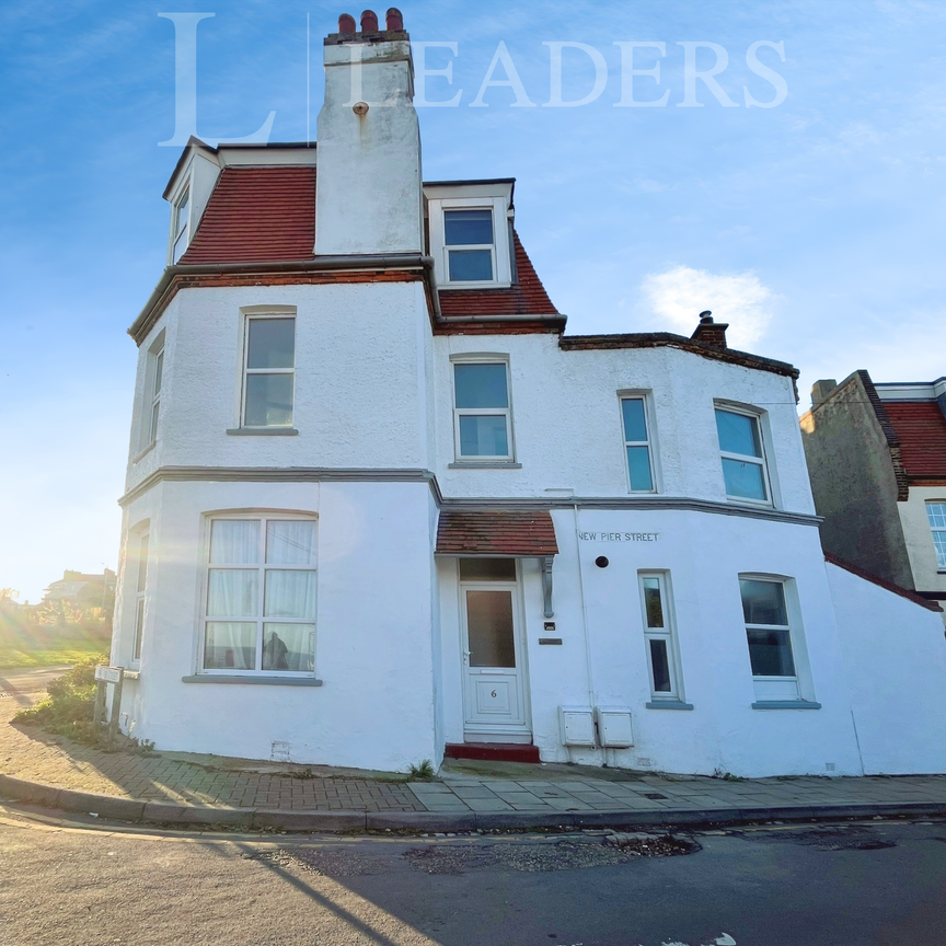 3 bedroom apartment to rent New Pier Street, Walton on the Naze, CO14 - Photo 1