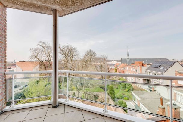 Top gelegen 2-slaapkamer appartement op de Grote Markt van Sint-Niklaas - Foto 1