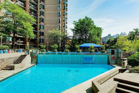 Exclusive Living in the Heart of Montreal - Photo 3