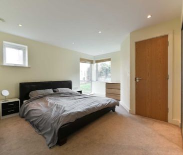 Dalmeny Way, Epsom - Photo 2