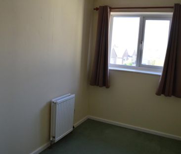 2 bedroom end of terrace house to rent - Photo 3