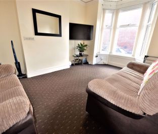 4 bedroom House in Burley Lodge Road, Leeds - Photo 5