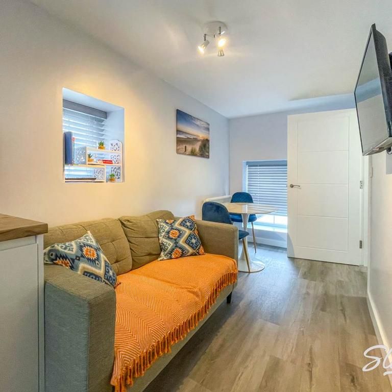 Studio to rent - Photo 1