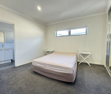 Modern Lock and Leave - Photo 3