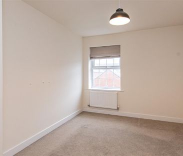 4 bed House - Detached To Let - Photo 3