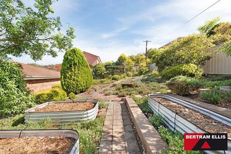 Charming Home to make yours! - Photo 2