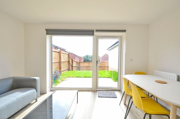 5 Bed Semi-Detached House, Clover Way, BS34 - Photo 1