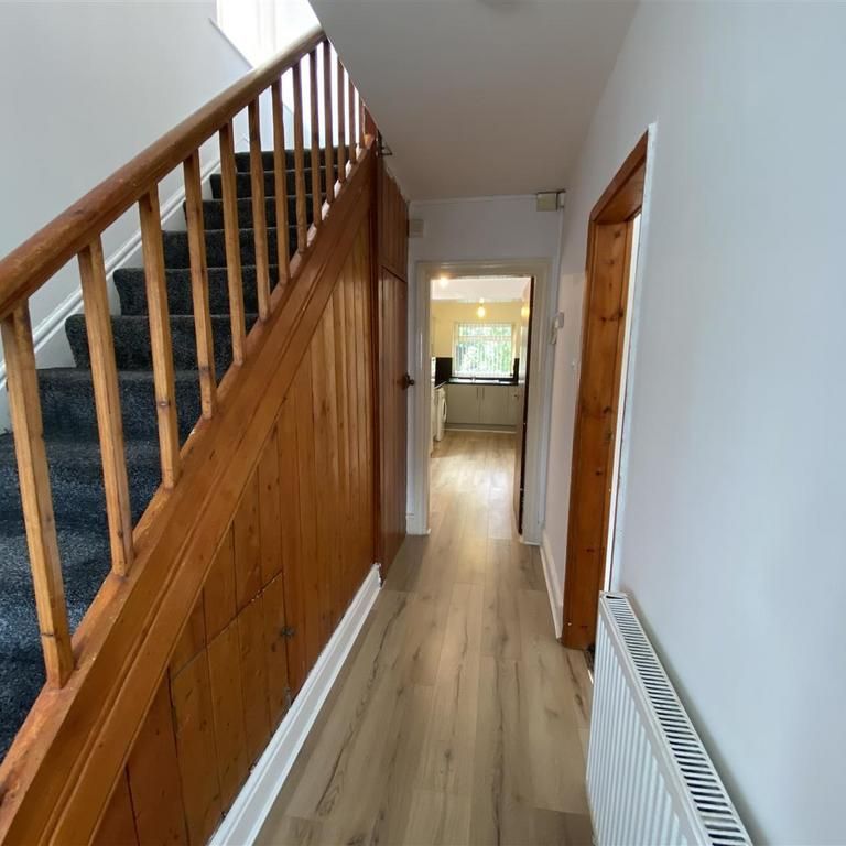 3 bedroom private hall to rent - Photo 1