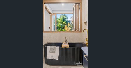 Brand-new 5 bedrooms family home in North Ryde for Rent - Photo 5