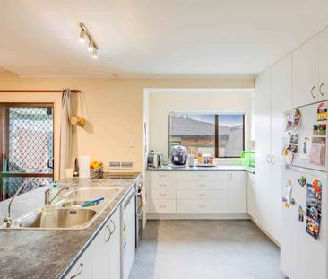 4 Bedroom house on Puketea Street - Photo 2