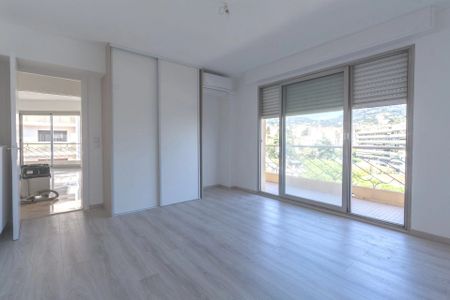 Location Appartement 3 pièces 89m² CANNES 06400 - Photo 3