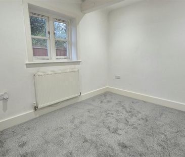 2 bedroom semi-detached house to rent - Photo 5