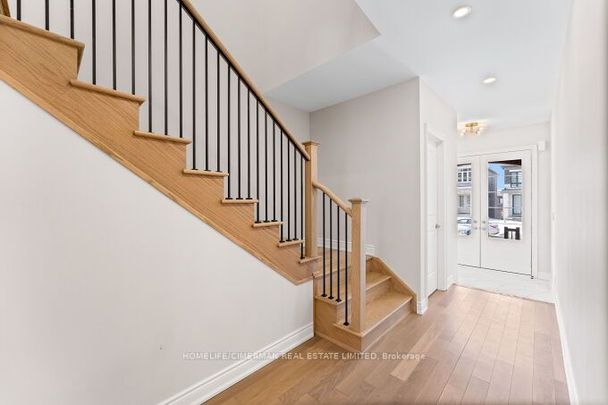 Detached Home For Lease | S8127854 - Photo 1