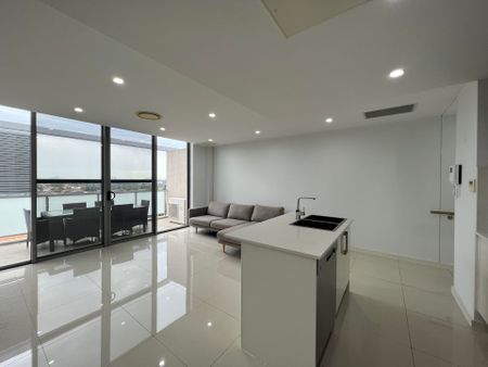 2 BEDROOM APARTMENT -WITH SECURE PARKING- HEART OF EARLWOOD - Photo 3
