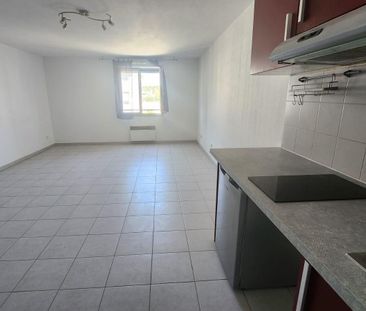 Location Appartement 2 pièces 48m² MARSEILLE 3ème - Photo 1