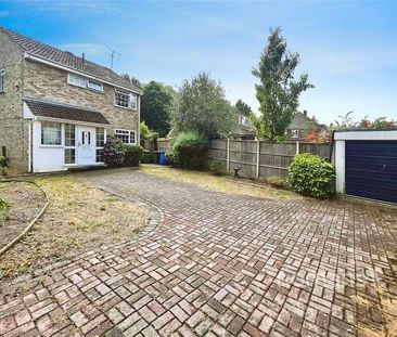 Woburn Avenue, Farnborough, GU14 - Photo 3