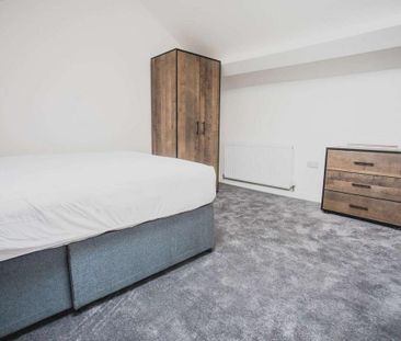 13 bedroom house of multiple occupation to rent - Photo 1