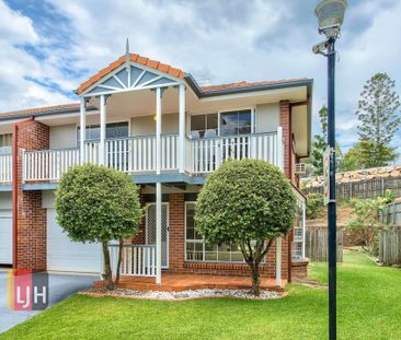 OVERSIZED 3 BEDROOM TOWNHOUSE WITH POOL IN COMPLEX - Photo 4